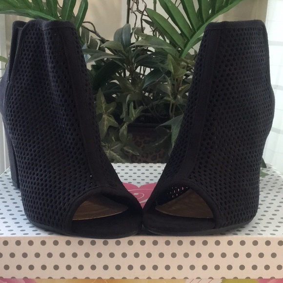 Midnight Velvet Mesh Shoes - Picture 5 of 6